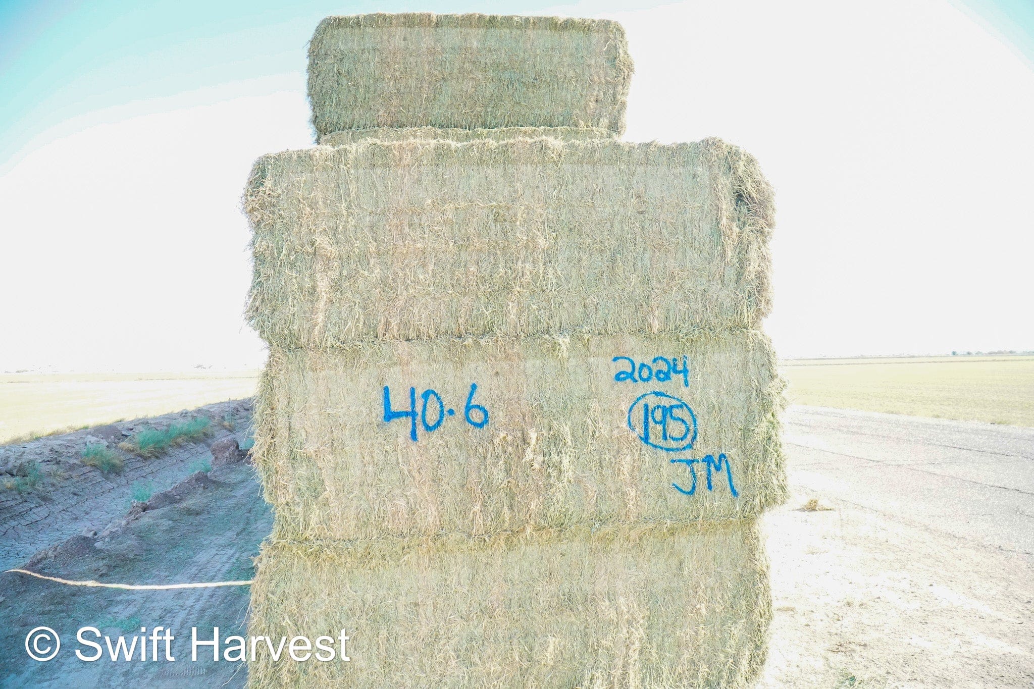 Martinez Farms Arizona Alfalfa Big Bale 40-6 Good/Premium AZ Big Bales CP 20 RFV 155 TDN 58 FACS 92/110