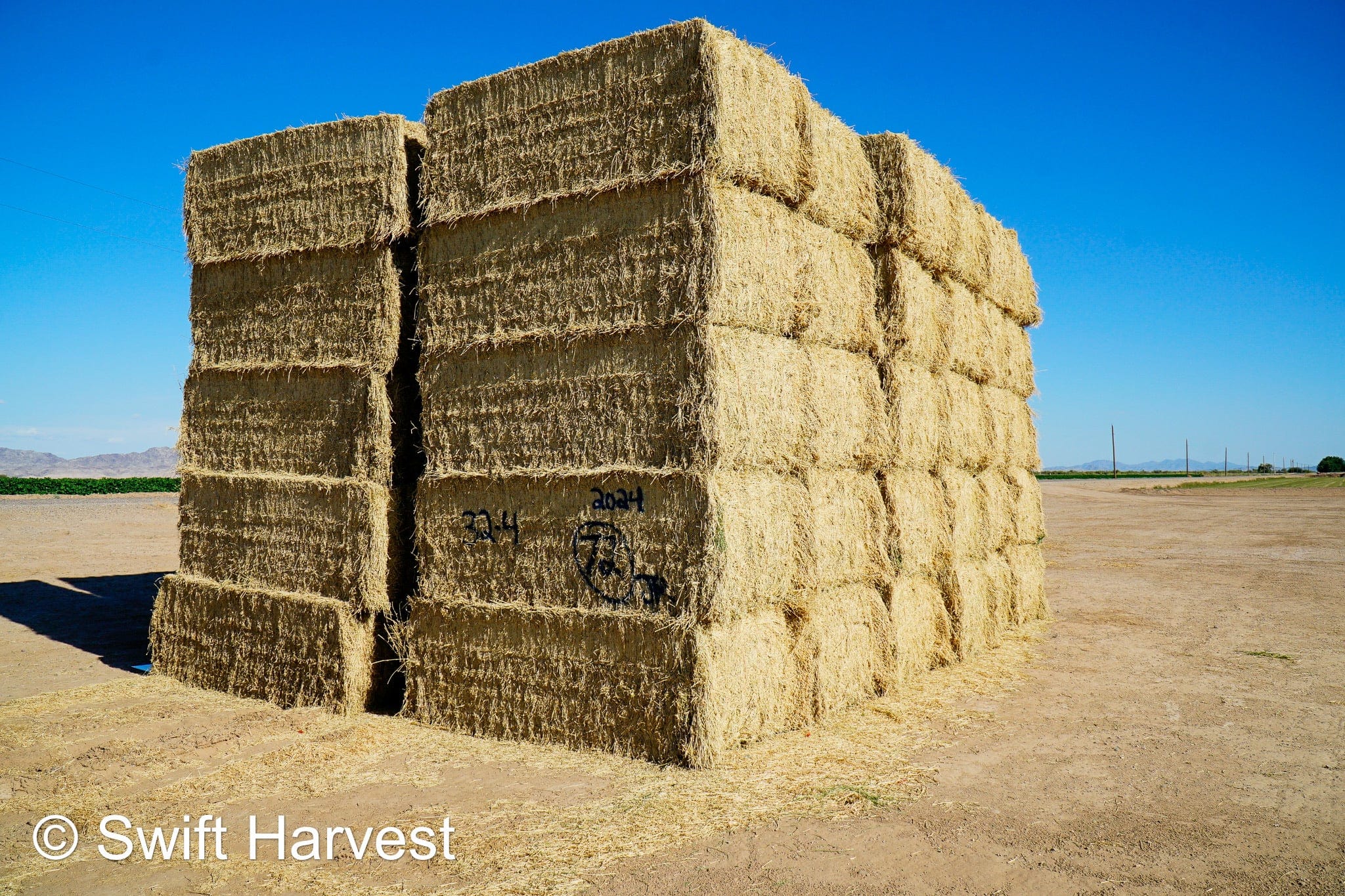 Martinez Farms Big Bale Alfalfa 32-4  Fair/Good Alfalfa Test Hay Big Bales CP 19 RFV 131 TDN 54 FACS 90/110